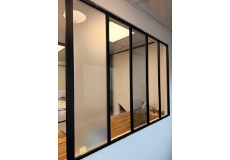 Vergelijking van privacy-raamfolies: mat transparant of reflecterend voor beglazing en intimiteit